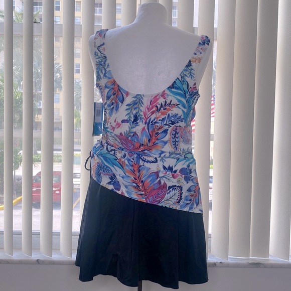 One piece swimsuit - Picture 10 of 12